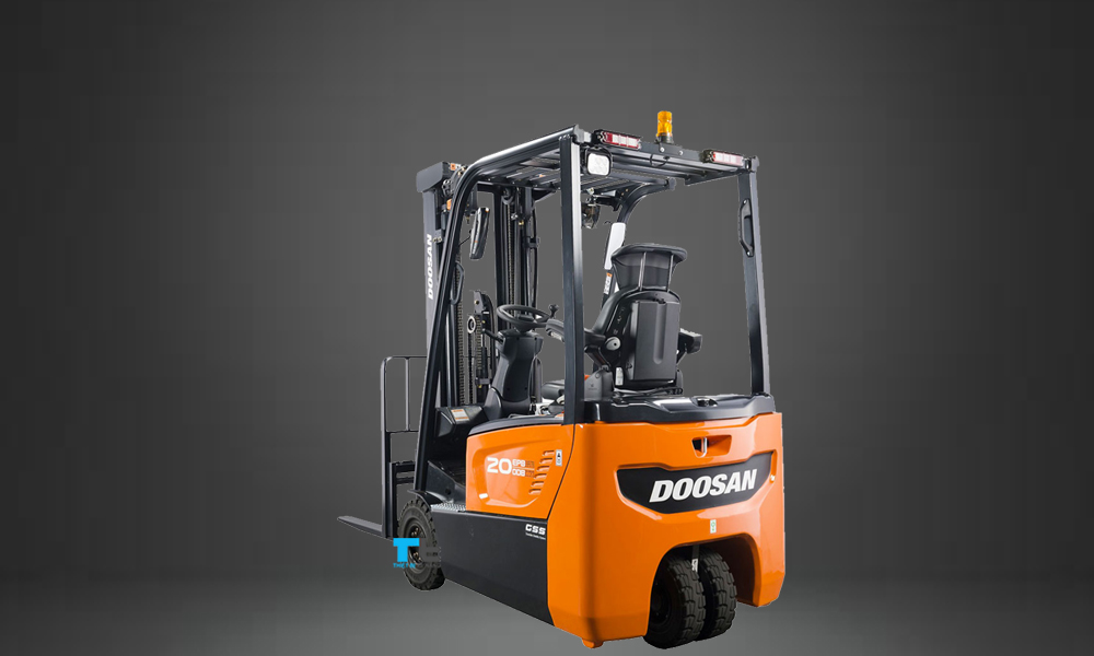 Xe nâng điện 2 tấn, 3 bánh, ngồi lái Doosan nhập khẩu Hàn Quốc